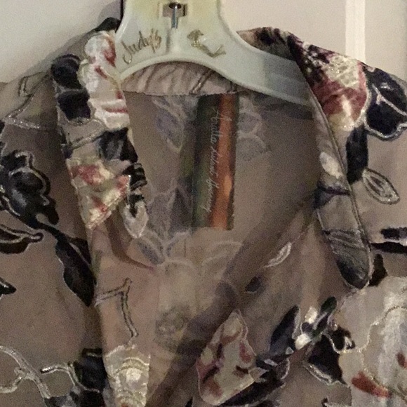 Blouse - Picture 2 of 4